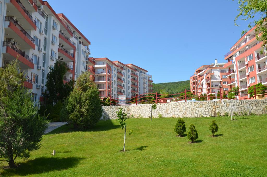 Single Private Apartments In Marina View Fort Beach Sveti Vlas Exterior photo