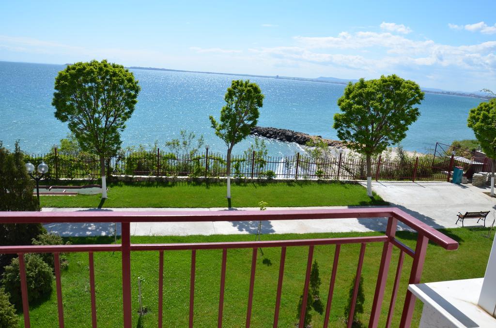 Single Private Apartments In Marina View Fort Beach Sveti Vlas Exterior photo